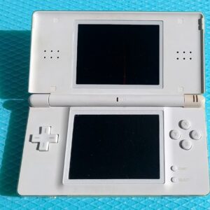 Nintendo DS: LITE + R4i RTS карта с 300 игри # Втора Употреба