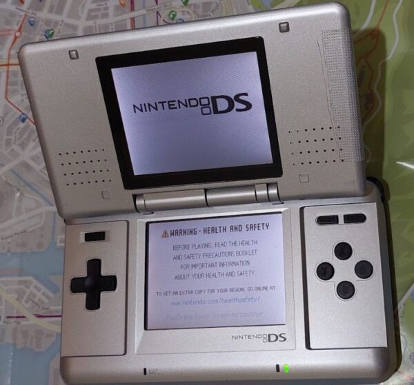 Nintendo DS Original Phat + R4i RTS карта с 300 игри # Втора Употреба
