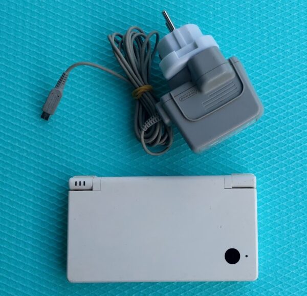 Nintendo DSi + R4 карта с 300 игри качени # Втора Употреба - Image 4