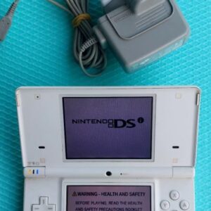Nintendo DSi + R4 карта с 300 игри качени # Втора Употреба